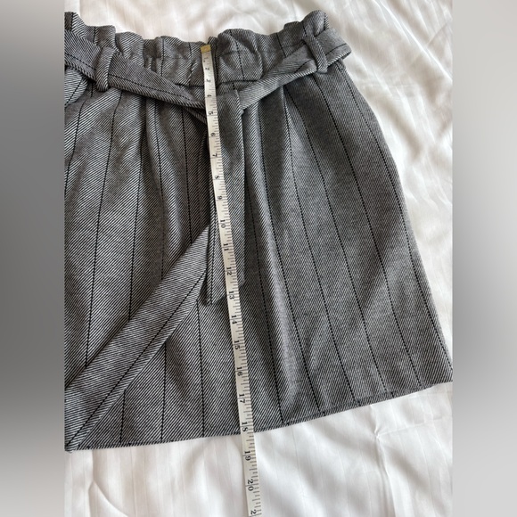 Dynamite Gray with Black Thin Stripes Women's Skirt Size 10 - Picture 4 of 8
